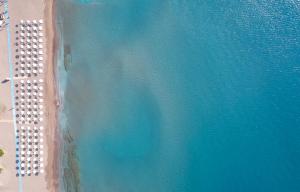 法里拉基Apollo Blue的享有海滩和大海的顶部景色