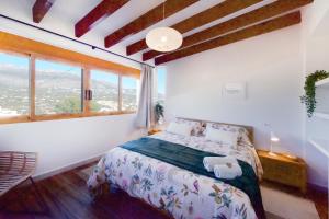 Apartamento de diseño en Casco antiguo Altea客房内的一张或多张床位
