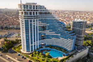 Radisson Blu Hotel Istanbul Ottomare内部或周边的泳池