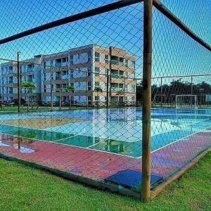 Muro Alto Condomínio Club内部或周边的泳池