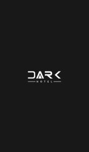 地拉那Dark Boutique Hotel的dj商店的标志