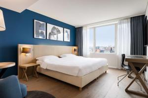 Park Inn by Radisson Antwerp City Centre客房内的一张或多张床位