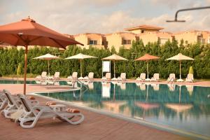 Aura Resort Sidi Abd El Rahman El Alamein内部或周边的泳池