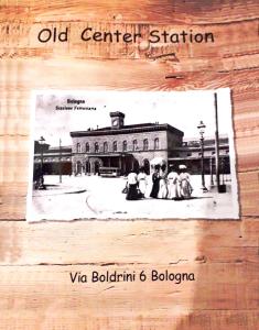 博洛尼亚Old Center Station的一张黑白相间的建筑照片