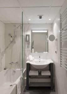 贝斯特韦斯特亚历山德拉酒店的一间浴室