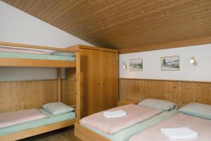 蓬特雷西纳青年旅舍客房内的一张或多张床位