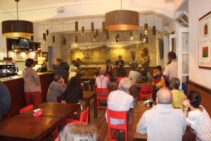 Casa Café Mindelo餐厅或其他用餐的地方