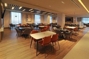 Holiday Inn Express - Monterrey - Fundidora, an IHG Hotel餐厅或其他用餐的地方