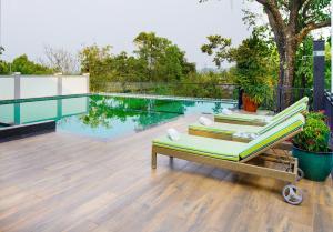 Amoravida By 7 Apple Resorts, Goa内部或周边的泳池