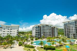 Playa Caracol Residences内部或周边泳池景观