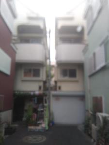 东京furorai KANAMATI Floral Kanamachi - Vacation STAY 12219的两栋建筑之间小巷的景色