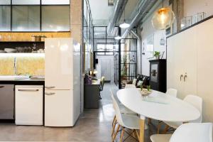 MonKeys Apartments Luxury MetaLoft的厨房或小厨房