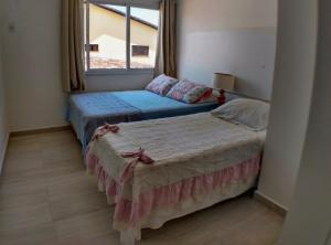 Apartamento Duplex beira Mar客房内的一张或多张床位