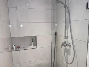 Home-Rose-Garden-Gästehaus kontaktloser Zugang的一间浴室
