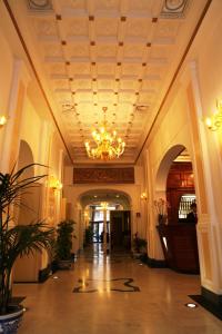 奥古斯塔鲁西拉宫酒店大厅或接待区