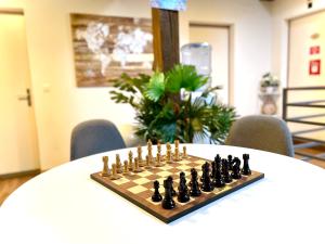库尔维瓦旅舍 的桌子上的国际象棋盘