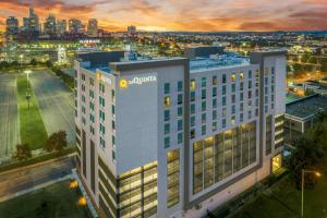 纳什维尔La Quinta Inn & Suites by Wyndham Nashville Downtown Stadium的相册照片