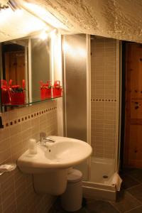 格兰特鲁恩酒店的一间浴室