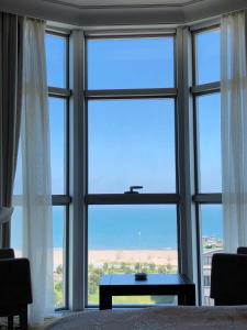 萨姆松阿米索斯大酒店的海景大窗户