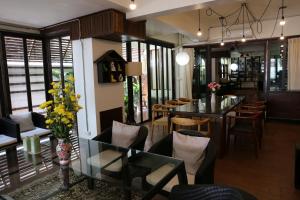 Kampaeng Ngam Hotel - SHA Extra Plus餐厅或其他用餐的地方