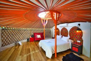 Glamping El Jardín De Las Delizias Valle Del Jerte客房内的一张或多张床位