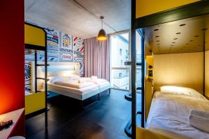 MEININGER Hotel Bordeaux Gare Saint-Jean客房内的一张或多张床位