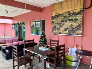 HUAQIAO HOME 侨之家免费供早餐free breakfast served餐厅或其他用餐的地方