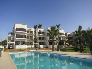 Silafando apartment - ecofriendly oceanview内部或周边的泳池