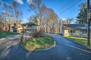 伍德伯里Family-Friendly Woodbury Home with Yard and Deck!的相册照片