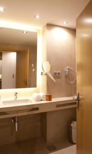 塞维利亚国会M.A.酒店的一间浴室