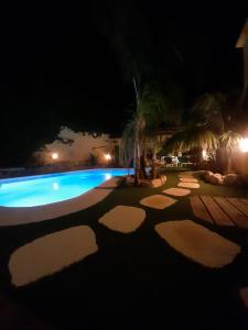 维拉多比斯坡Casa Mestre的游泳池,晚上带游泳池的四面 ⁇ 