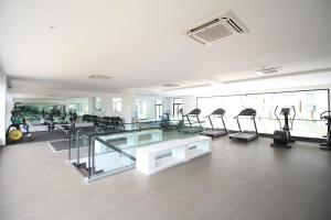 APARTMENTS GH - Accra - Cantonments - Embassy Gardens的健身中心和/或健身设施