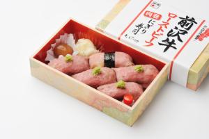 一关Hotel Matsunoka Ichinoseki的盒子里装满了食物