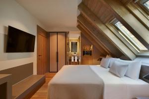 Hotel MIM Baqueira Luxury & SPA客房内的一张或多张床位
