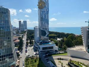 巴统Apartment In Porta Batumi Tower的城市空中景观,高楼