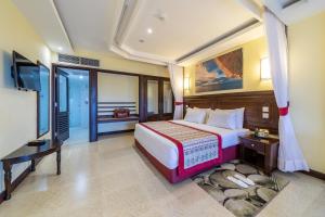 PrideInn Paradise Beach Resort & Spa Mombasa客房内的一张或多张床位