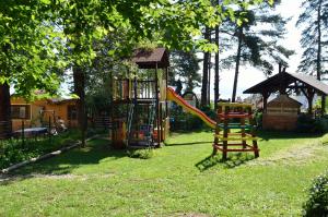 Vila Kalvachevi的儿童游玩区
