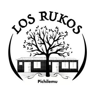 皮奇勒姆Los Rukos Cabanas (Bungalows)的建筑物前的树图