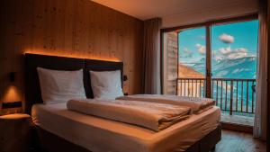 韦尔图尔诺Kierhof Chalets的山景卧室 - 带1张床