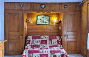Alpenrose Saint Gervais les Bains客房内的一张或多张床位