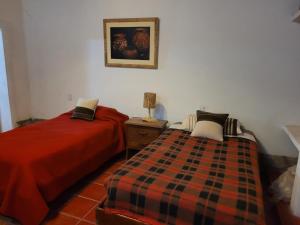卡奇ARK - Una casa con sabor a hogar的卧室内两张并排的床