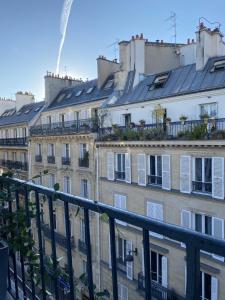 巴黎Nuage的阳台享有建筑景观。