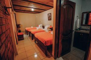 Hosteria Orkidea Lodge客房内的一张或多张床位