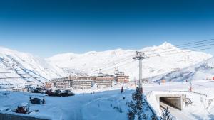 冬天的Apex2100 International Ski Academy Tignes