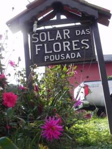 维奥康德马奥Pousada Solar das Flores的太阳花花的标志