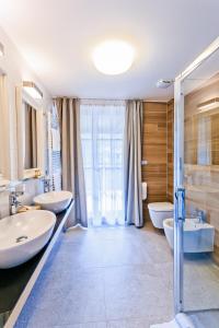 Hotel a restaurace U Vychopňů的一间浴室