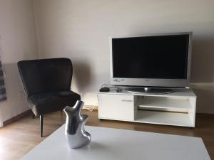 尼科西亚KALIDONIA RESIDENCE Suite Nicosia , Spacious 2 BR suite with office的相册照片