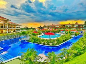 蒙特内哥罗卡佩斯特卡梅里亚酒店的度假村游泳池的图片