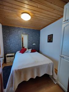Lake Cottage Jänisvaara客房内的一张或多张床位
