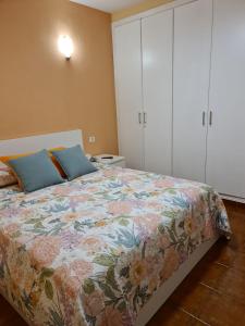 Apartamento Ana en Playa de Santiago客房内的一张或多张床位